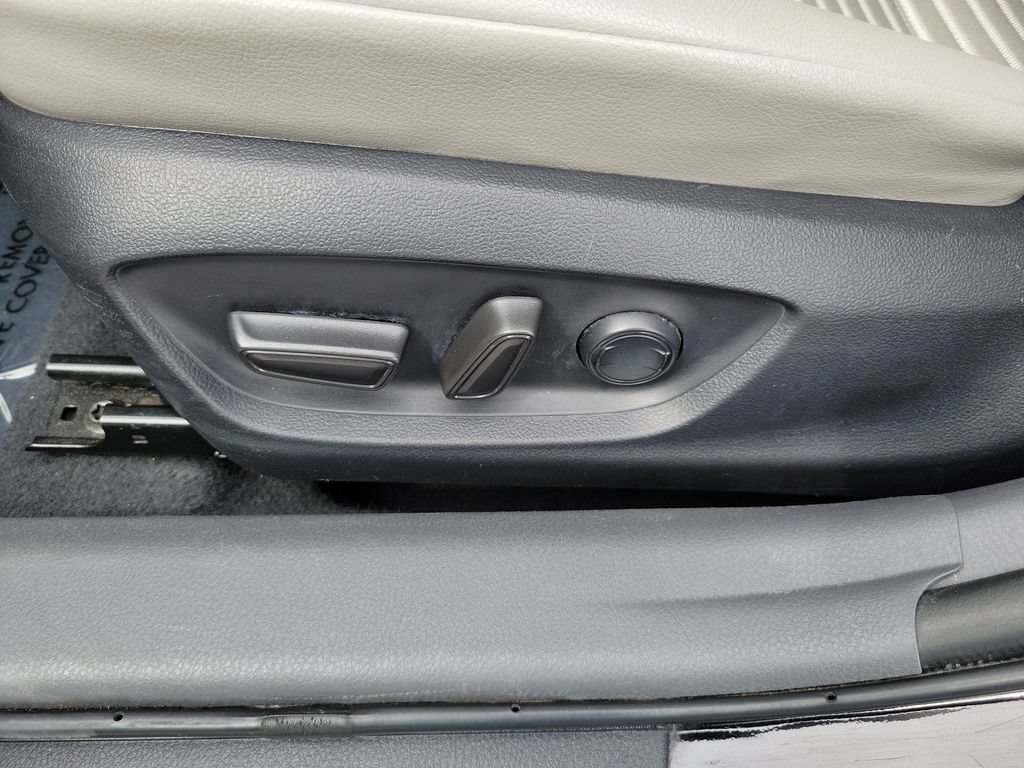 Used 2023 Toyota Camry SE FWD image 20