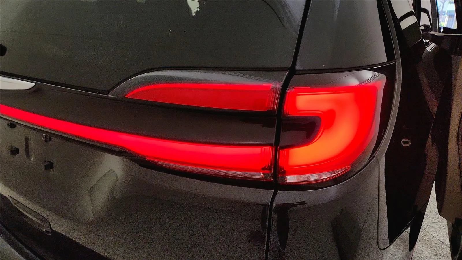Used 2023 Chrysler Pacifica Touring-L FWD image 15