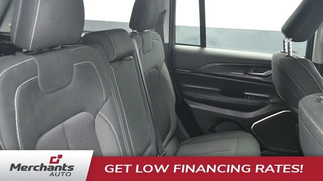 Used 2022 Jeep Grand Cherokee Laredo w/ Luxury Tech Group I AWD/4WD image 14