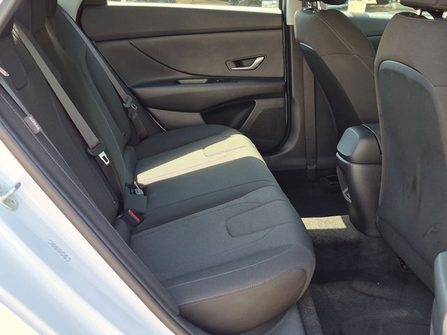 Used 2025 Hyundai Elantra SE FWD image 17