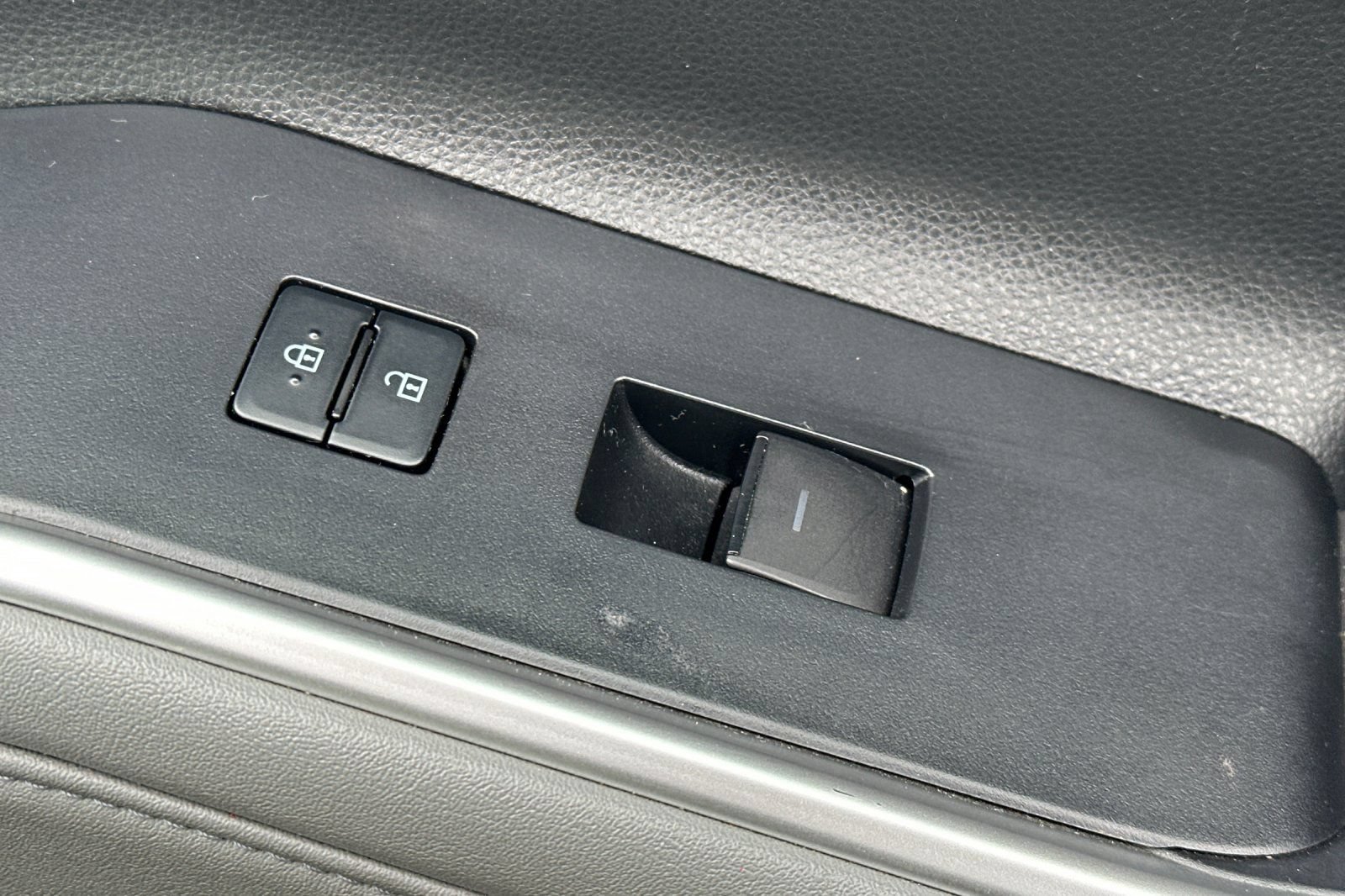 Used 2023 Toyota Highlander XLE AWD/4WD image 22