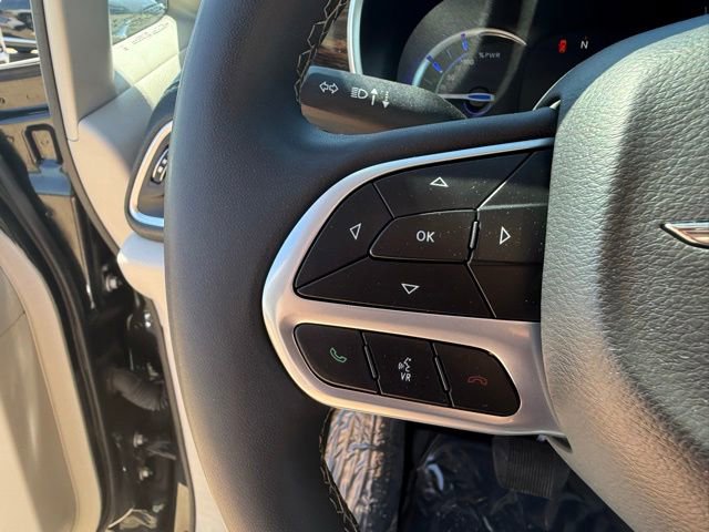 Used 2023 Chrysler Pacifica Limited FWD image 17