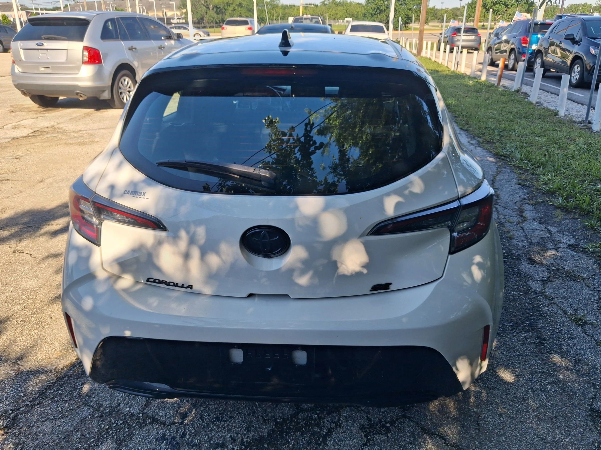 Used 2021 Toyota Corolla SE w/ Carpet Mat Package (TMS) FWD image 2