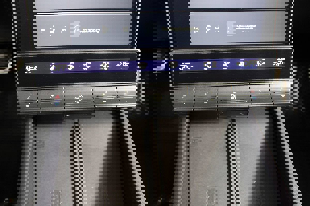 Used 2023 Fisker Ocean Extreme image 24