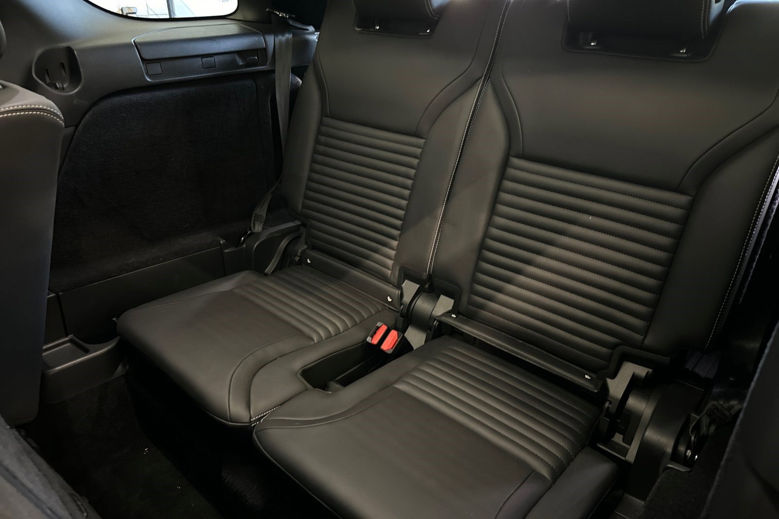 Used 2023 Land Rover Discovery S R-Dynamic image 33