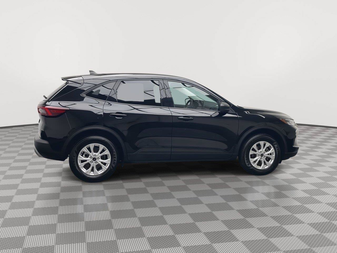 Certified 2025 Ford Escape Active AWD/4WD image 34
