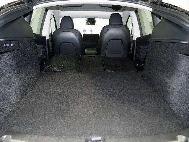 Used 2025 Tesla Model Y AWD image 39