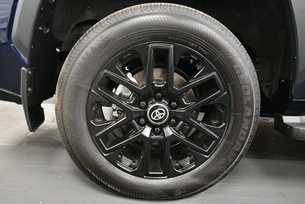 Certified 2025 Toyota Sequoia Limited w/ Tow Technology Package AWD/4WD image 34