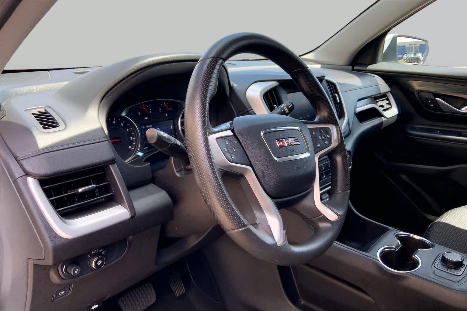 Used 2024 GMC Terrain SLE FWD image 16