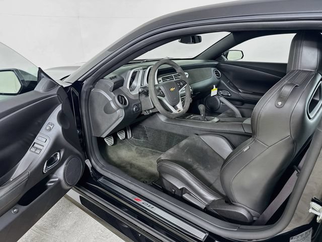 Used 2015 Chevrolet Camaro Z/28 RWD image 3