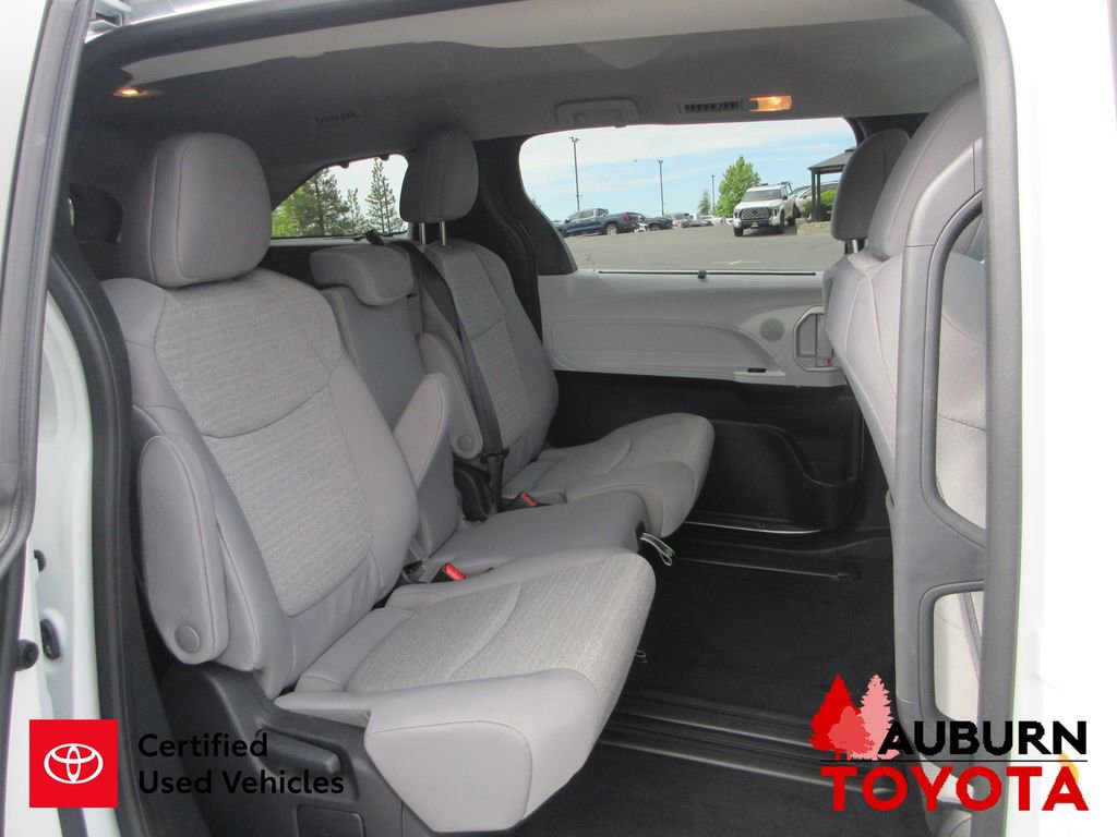 Used 2026 Toyota Sienna LE image 16