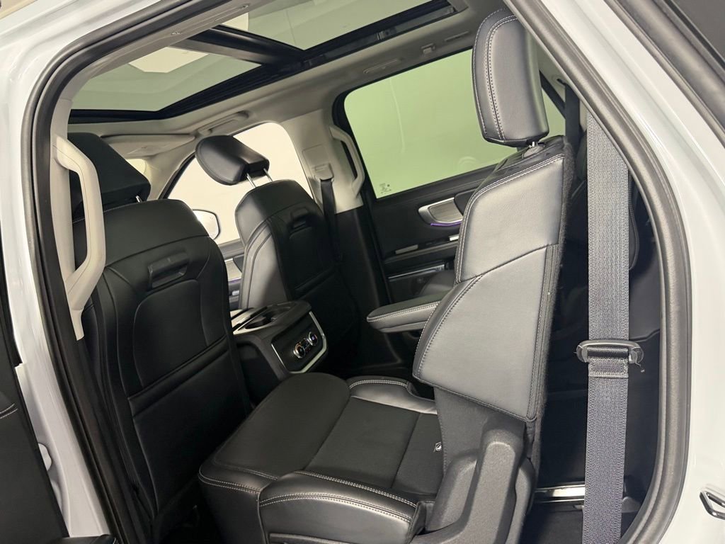Used 2025 Ford Expedition Platinum AWD/4WD image 24