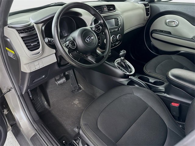 Used 2016 Kia Soul + image 18