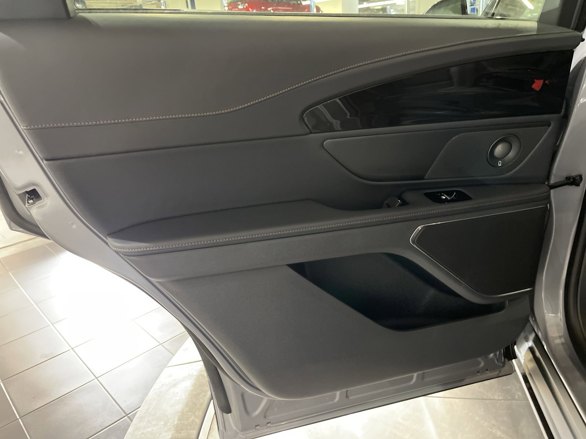 New 2024 Lincoln Nautilus Reserve w/ Equipment Group 202A image 28