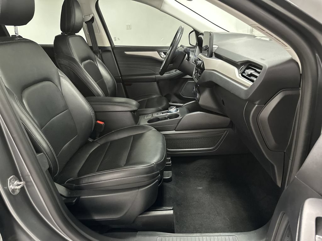 Used 2022 Ford Escape SEL w/ Technology Package AWD/4WD image 18