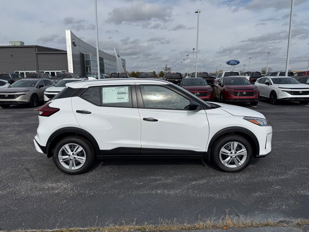 New 2025 Nissan Kicks Play S image 32