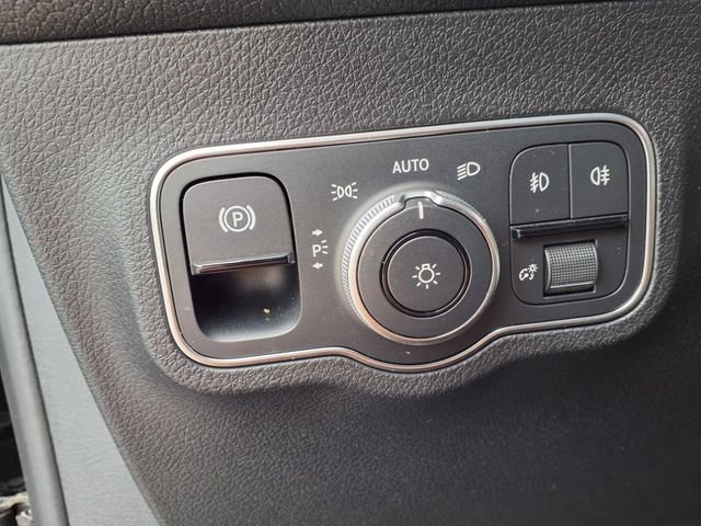 Used 2024 Mercedes-Benz GLB 250 4MATIC image 25