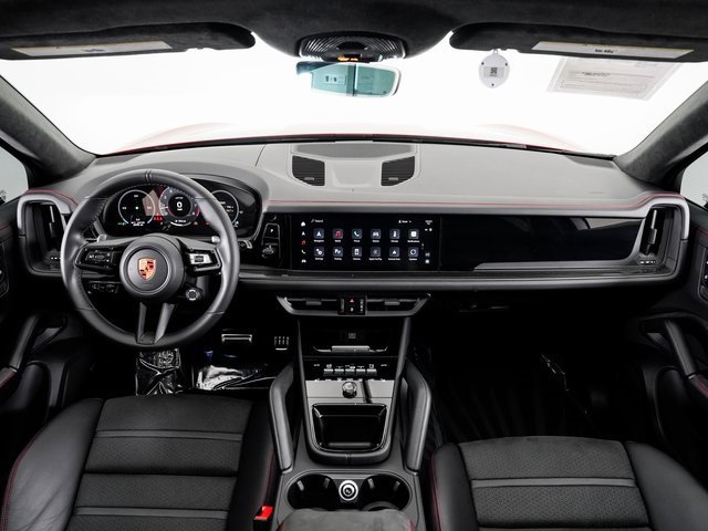 Used 2025 Porsche Cayenne GTS image 21