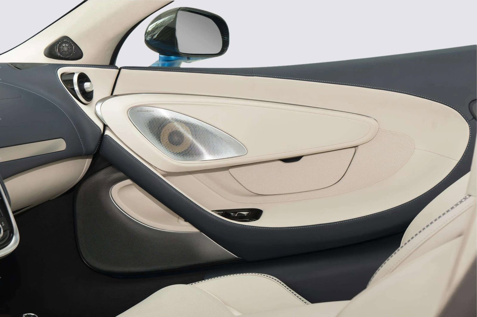 Used 2023 McLaren GT RWD image 15