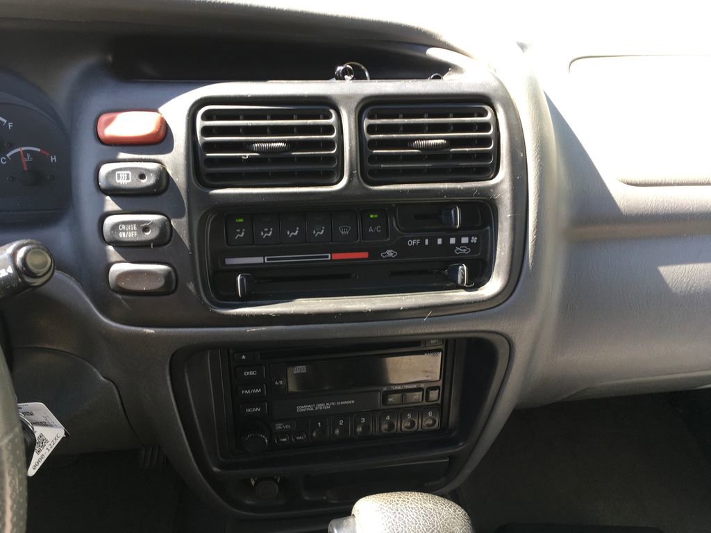 Used 2002 Suzuki Grand Vitara 4WD image 10