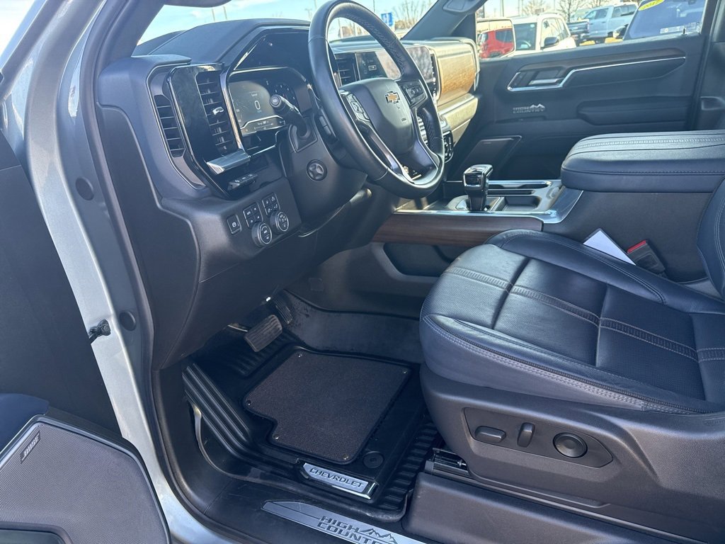 Used 2024 Chevrolet Silverado 1500 High Country w/ Technology Package image 8
