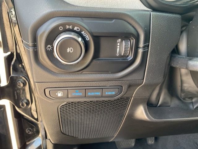 Used 2024 Jeep Wrangler Unlimited Sahara AWD/4WD image 25