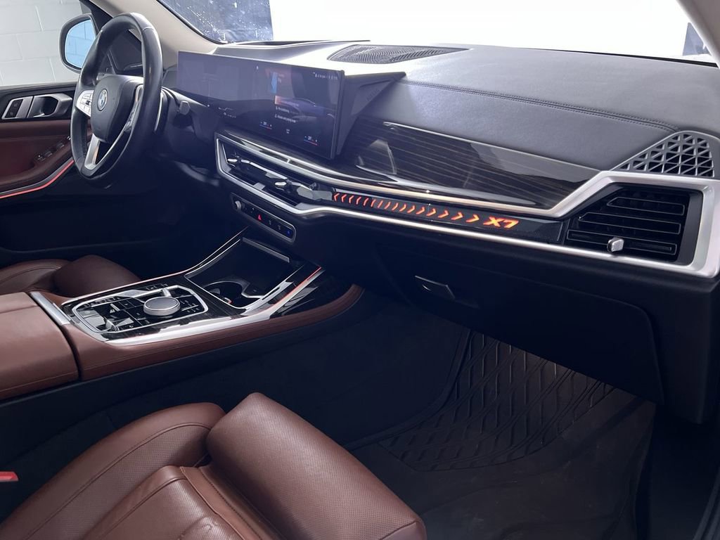 Used 2023 BMW X7 xDrive40i w/ Premium Package image 34
