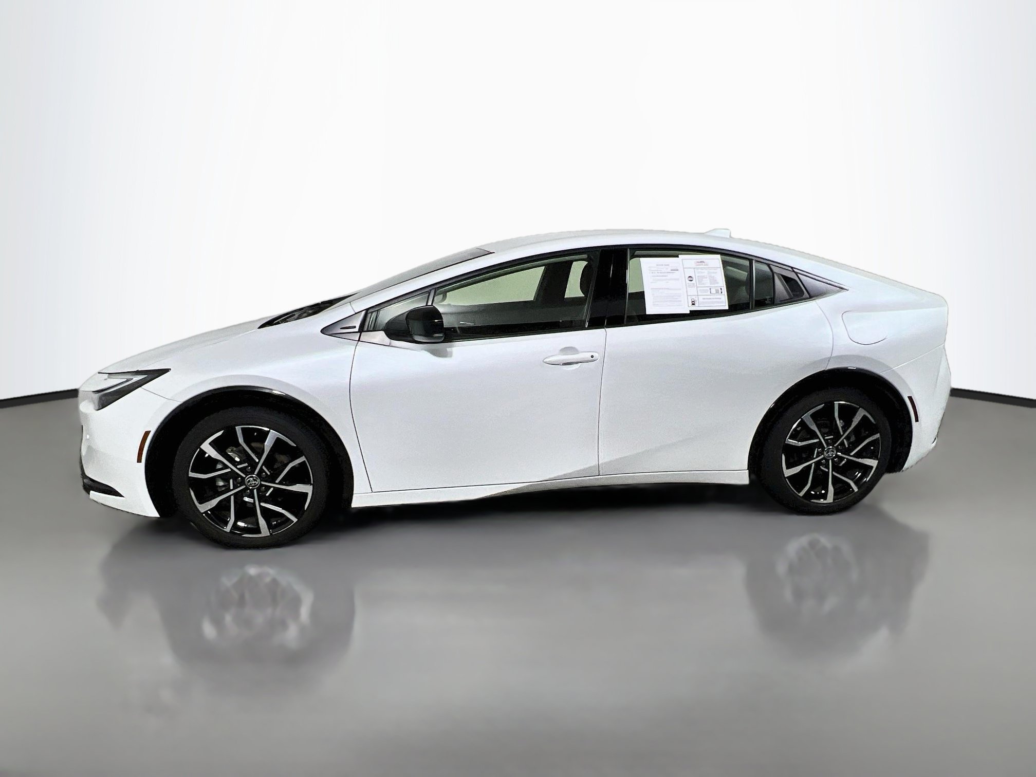 Used 2025 Toyota Prius Plug-In Hybrid FWD image 33