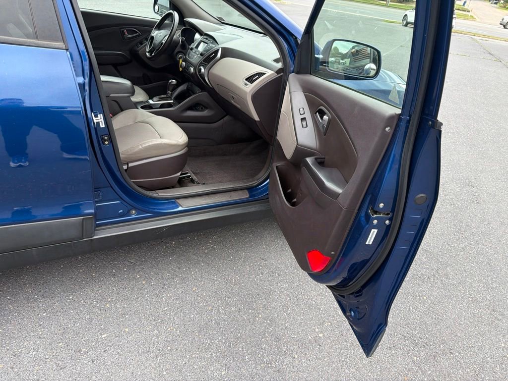 Used 2015 Hyundai Tucson SE AWD/4WD image 23