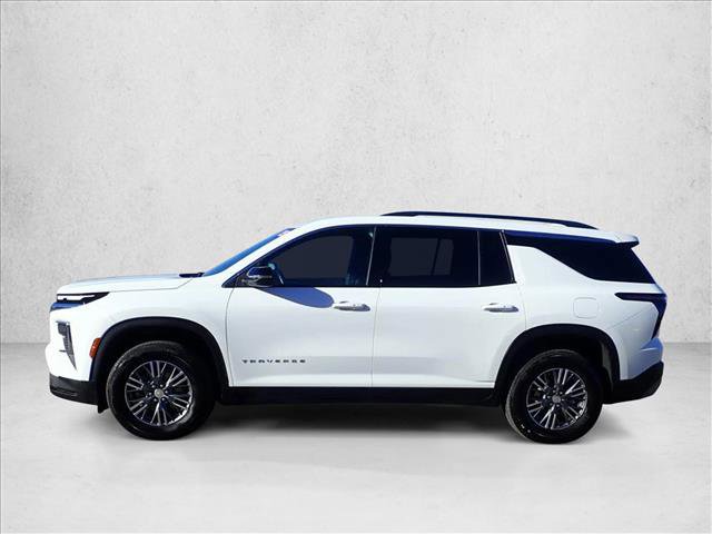 Used 2025 Chevrolet Traverse LT image 2