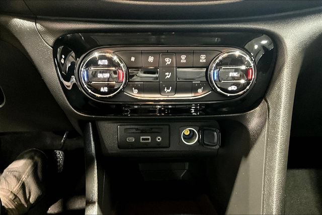 Used 2020 Buick Encore GX Essence w/ Experience Buick Package FWD image 14