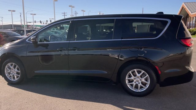 Used 2024 Chrysler Pacifica Touring-L FWD image 8