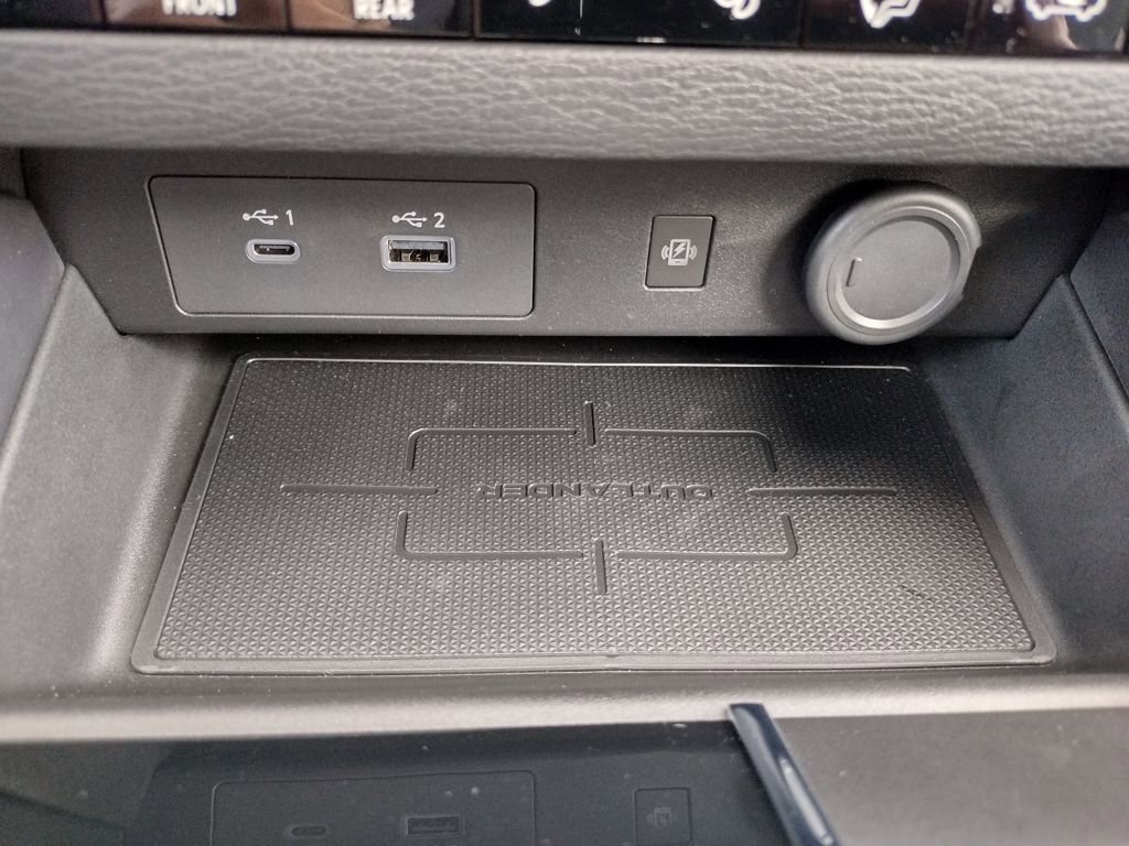 New 2025 Mitsubishi Outlander SE image 24