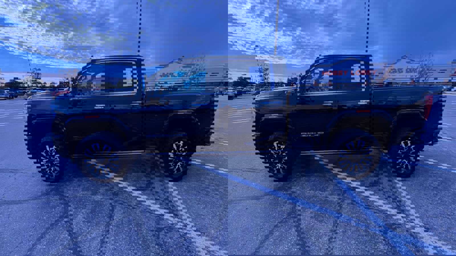 Used 2024 GMC Sierra 3500 Denali Ultimate image 5