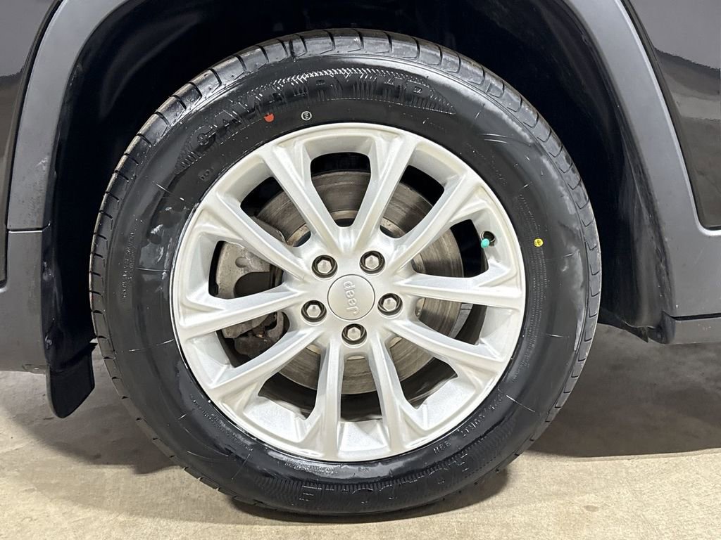 Used 2020 Jeep Cherokee Latitude w/ Cold Weather Group image 26