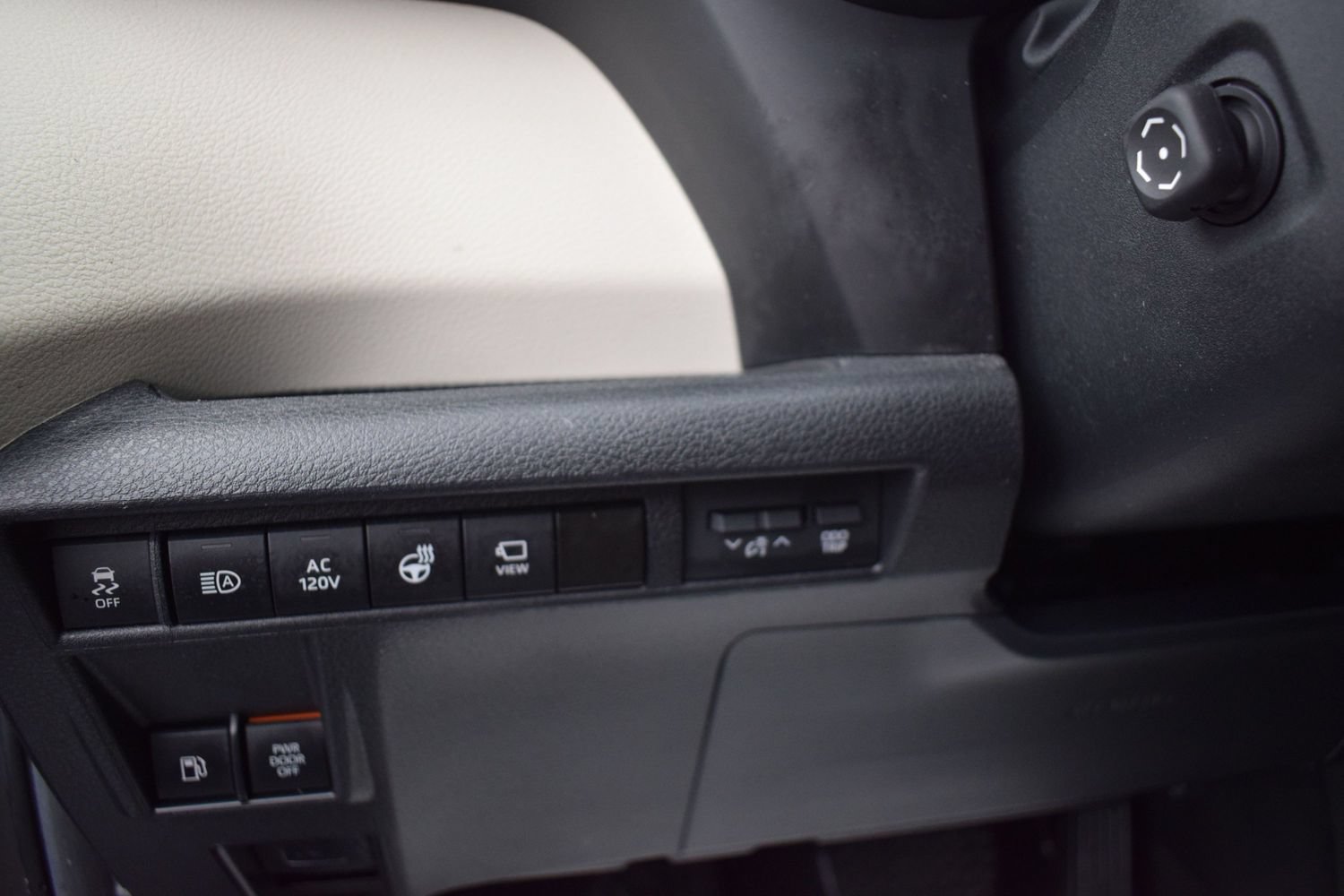 Used 2024 Toyota Sienna Platinum AWD/4WD image 21
