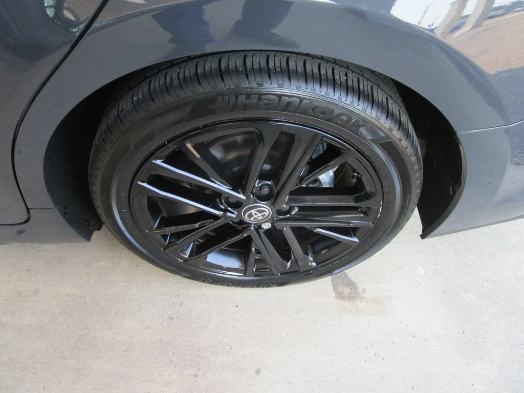 Used 2025 Toyota Camry SE FWD image 11