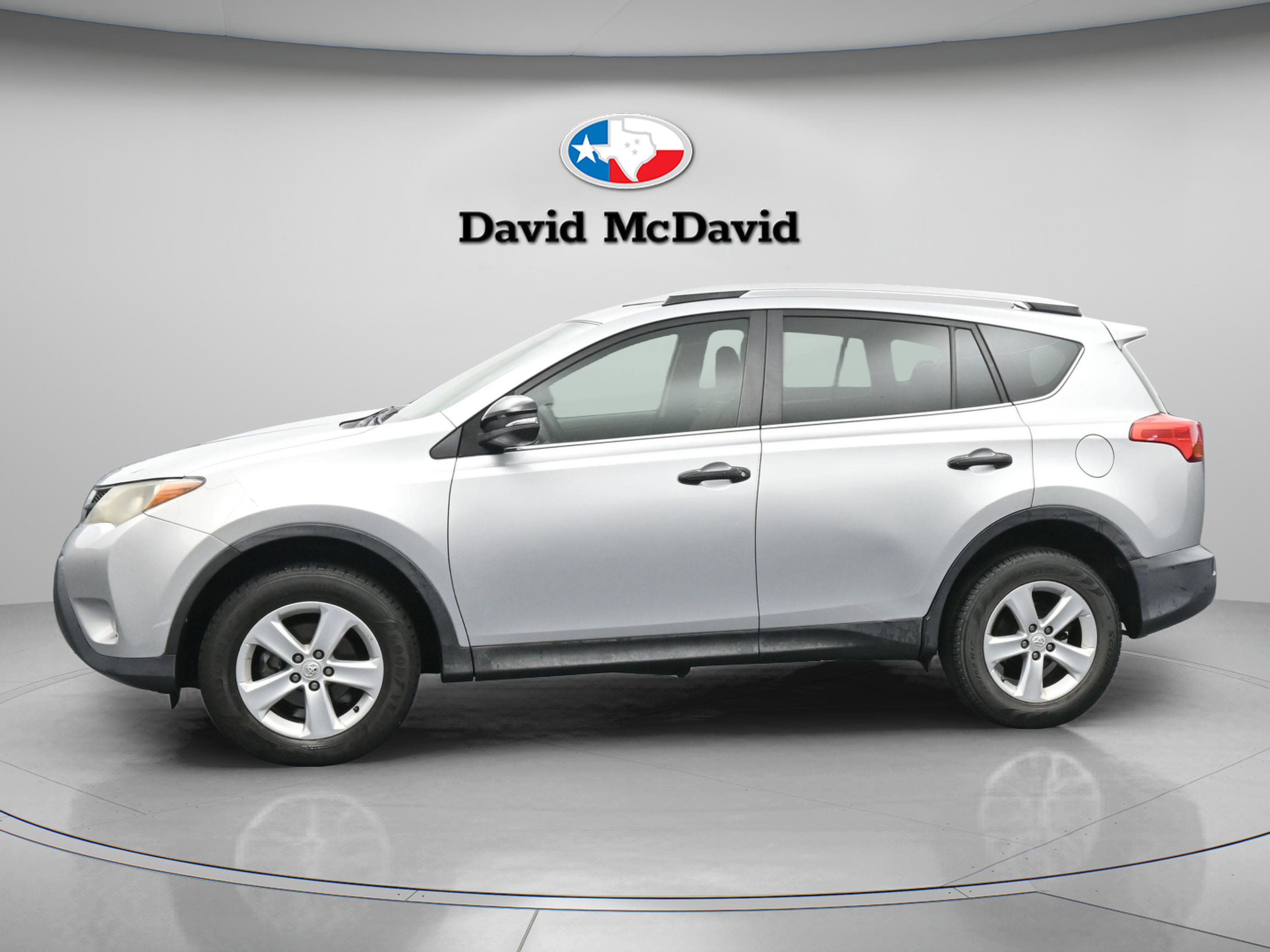 Used 2013 Toyota RAV4 XLE FWD image 5