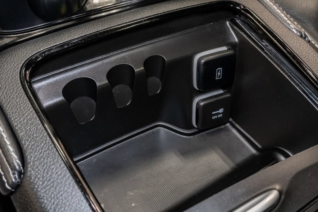 New 2026 Chrysler Pacifica Limited w/ Uconnect Theater Family Group FWD image 19