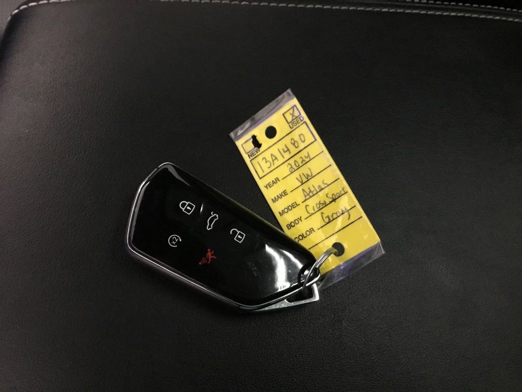 Used 2024 Volkswagen Atlas Cross Sport SEL R-Line AWD/4WD image 12