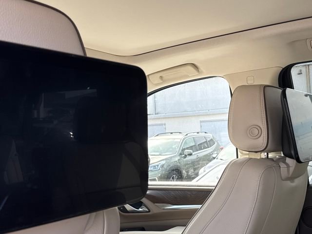 Used 2021 GMC Yukon Denali w/ Denali Premium Package image 28