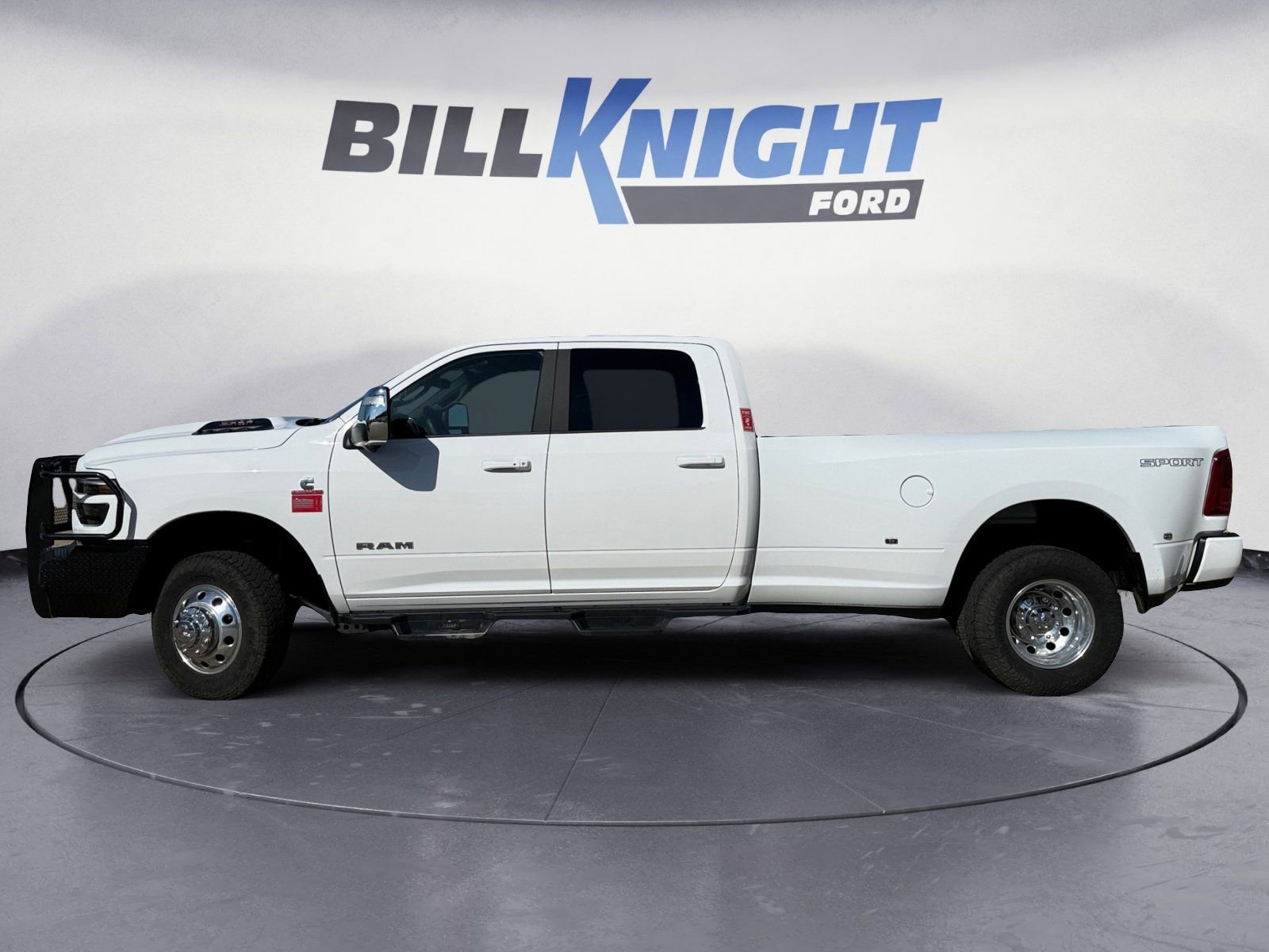 Used 2025 RAM 3500 Laramie w/ Sport Appearance Package AWD/4WD image 2