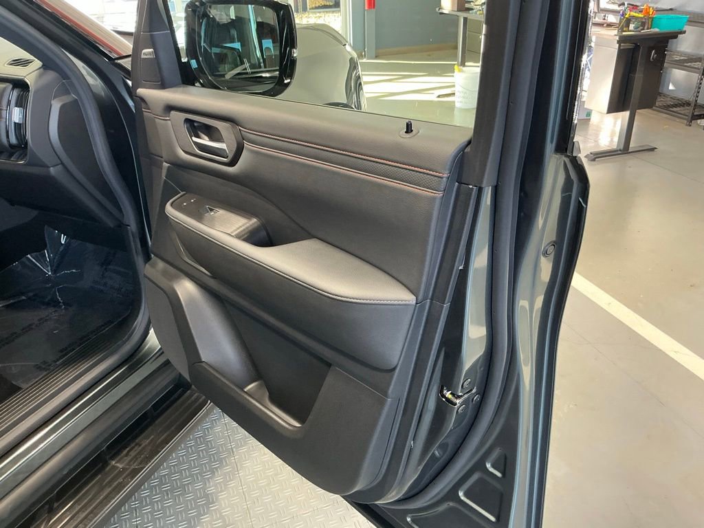 Used 2025 Nissan Armada PRO-4X image 34