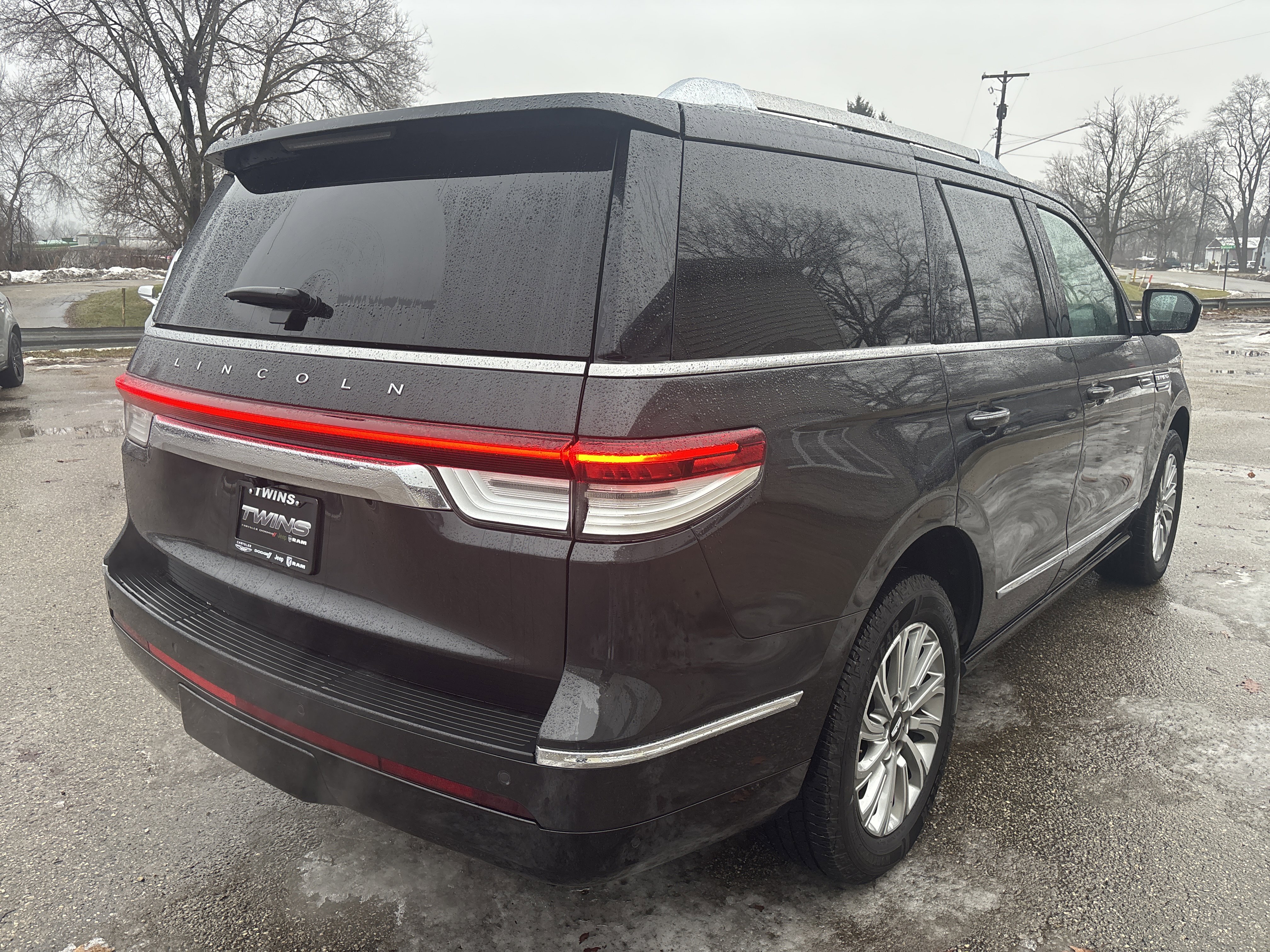 Used 2023 Lincoln Navigator 4WD image 4