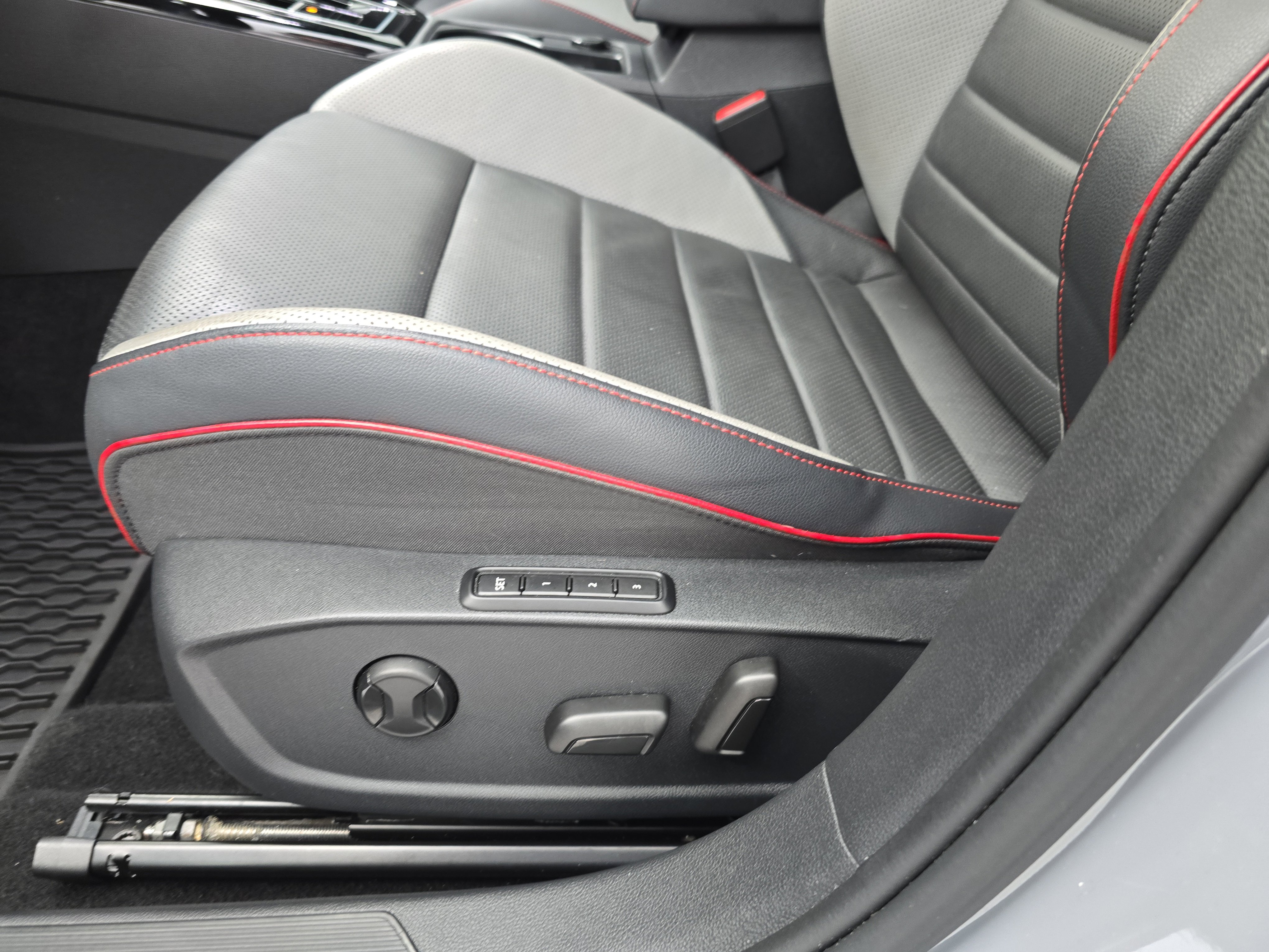 Used 2023 Volkswagen GTI SE image 28