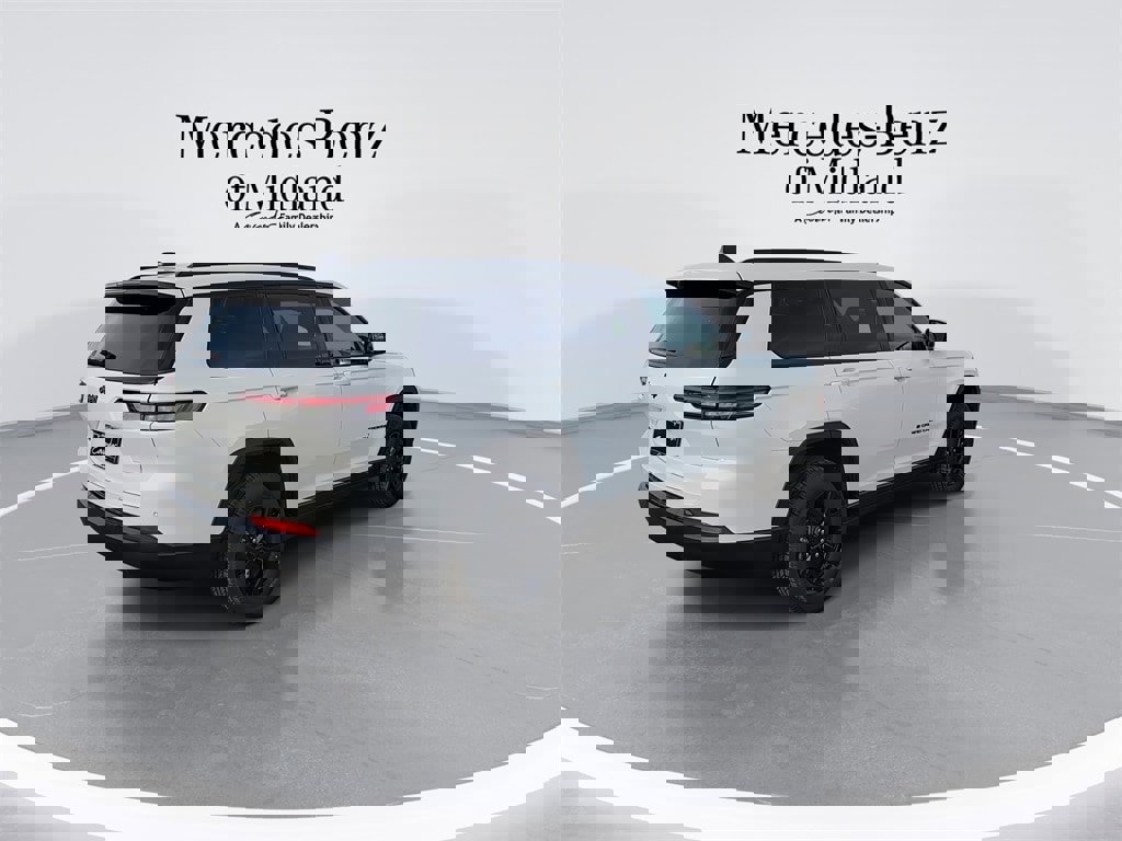 Used 2024 Jeep Grand Cherokee L Laredo image 8