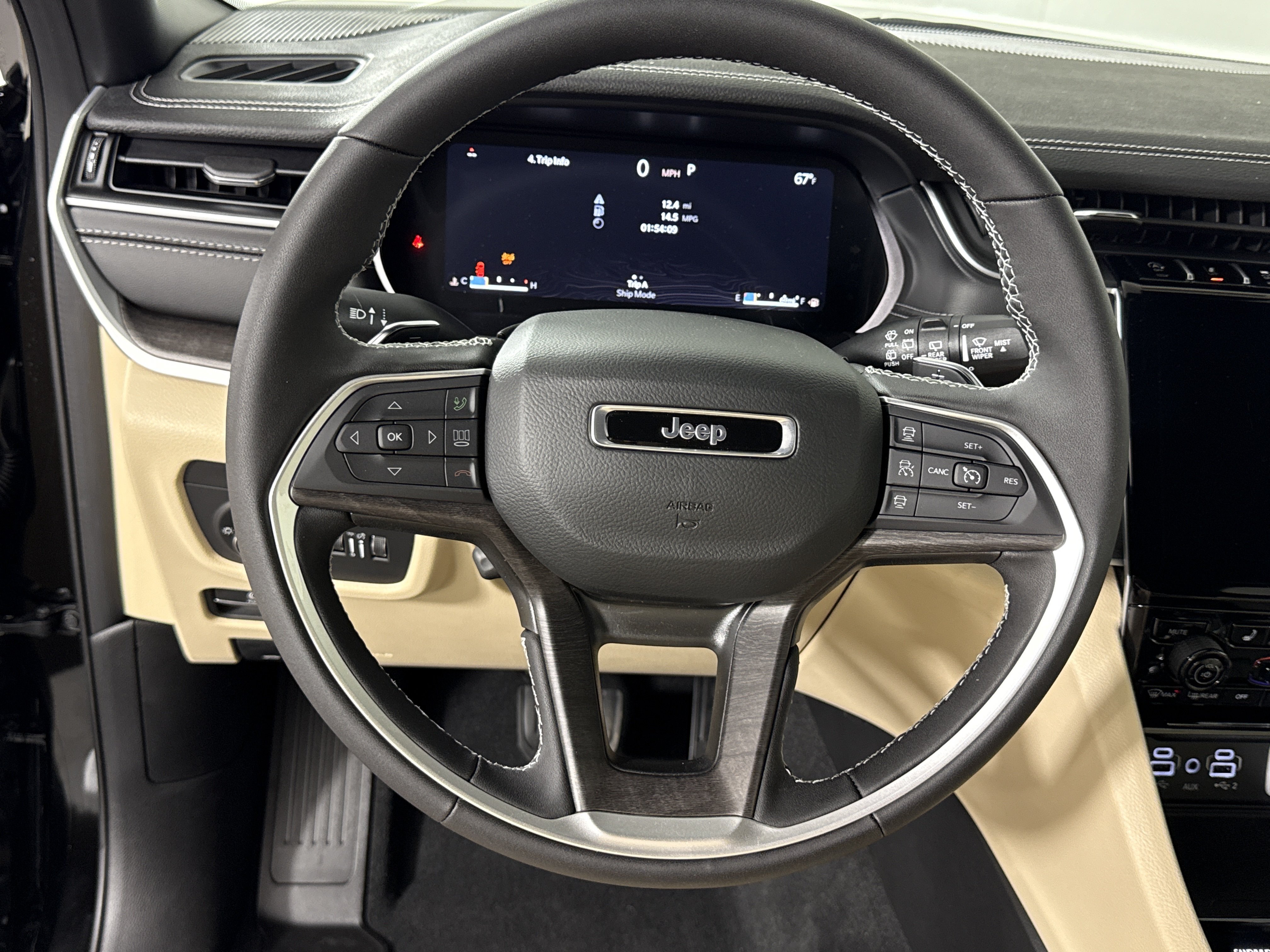 New 2025 Jeep Grand Cherokee Limited w/ Luxury Tech Group II AWD/4WD image 16