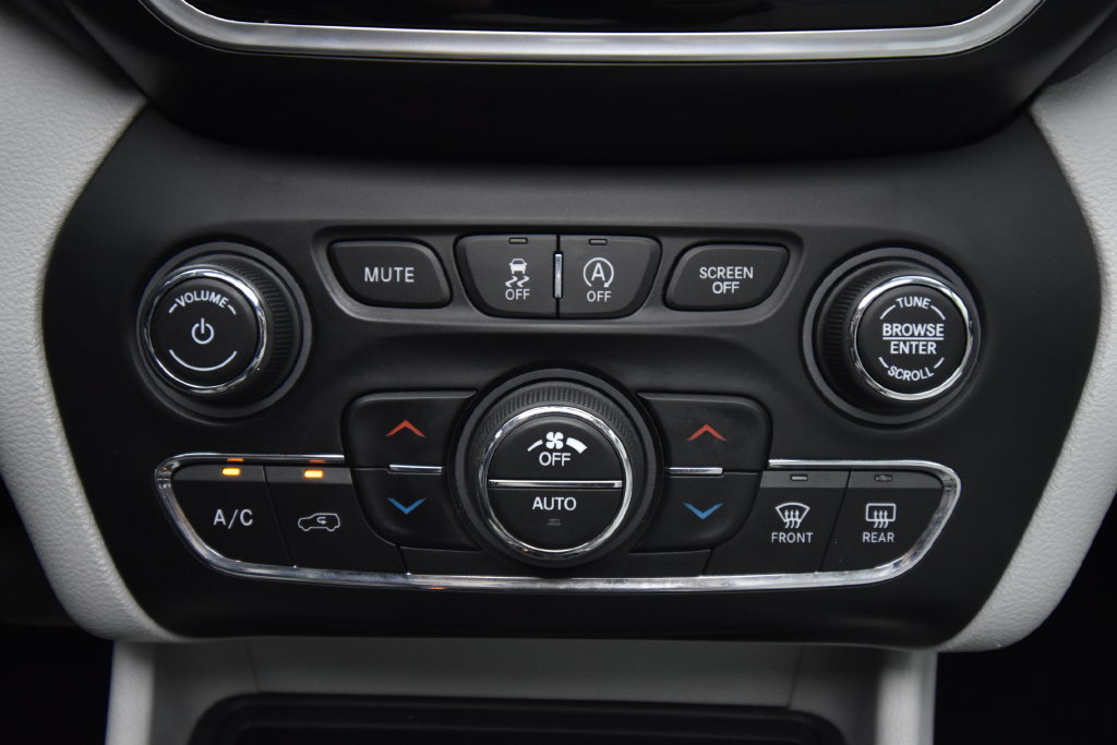 Used 2021 Jeep Cherokee Limited w/ Elite Package AWD/4WD image 30