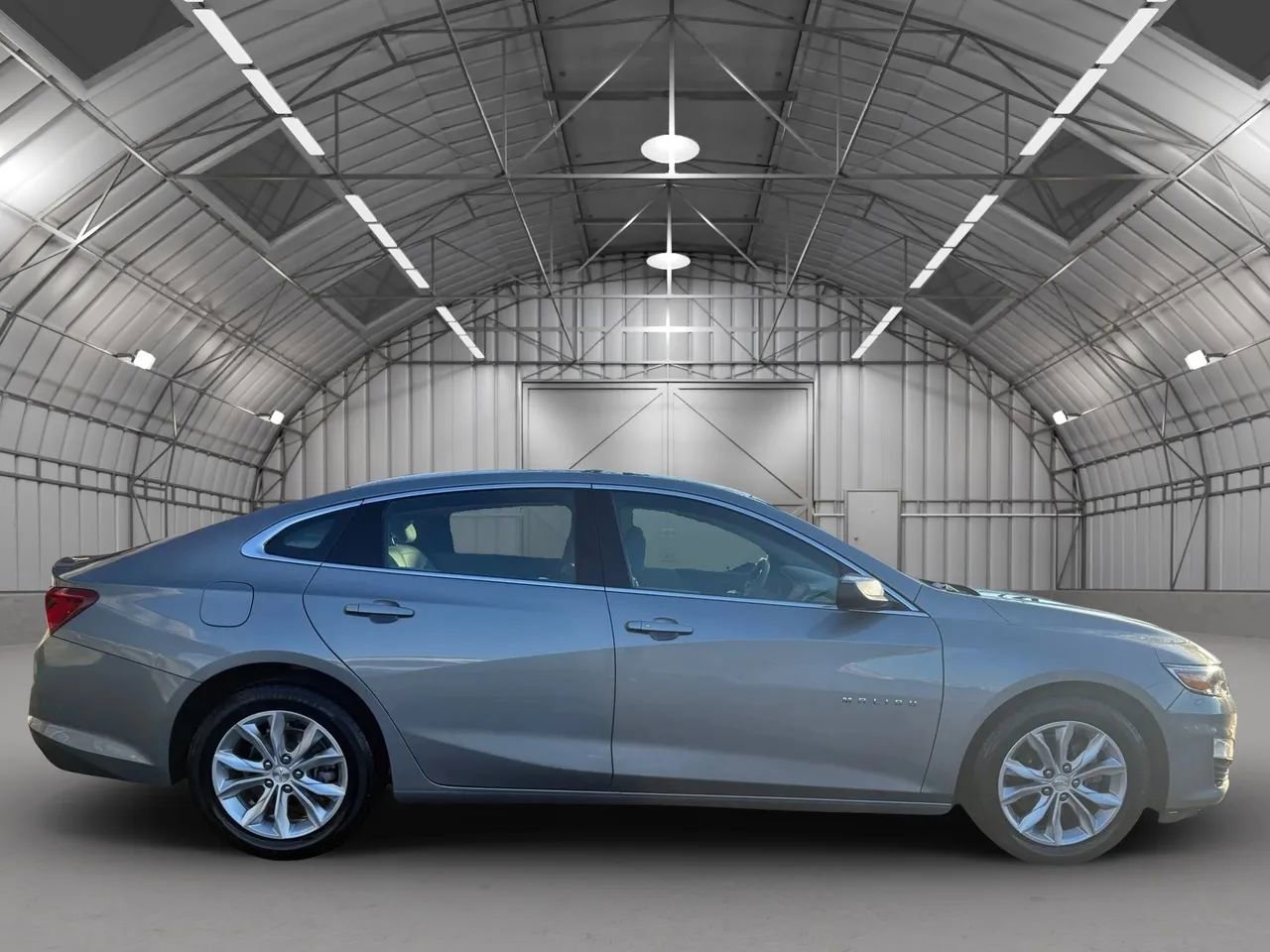 Used 2023 Chevrolet Malibu LT image 2