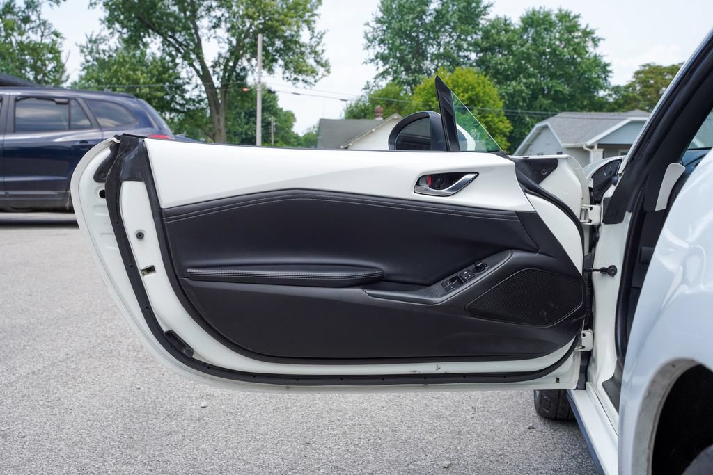 Used 2021 MAZDA MX-5 Miata RF Grand Touring RWD image 25